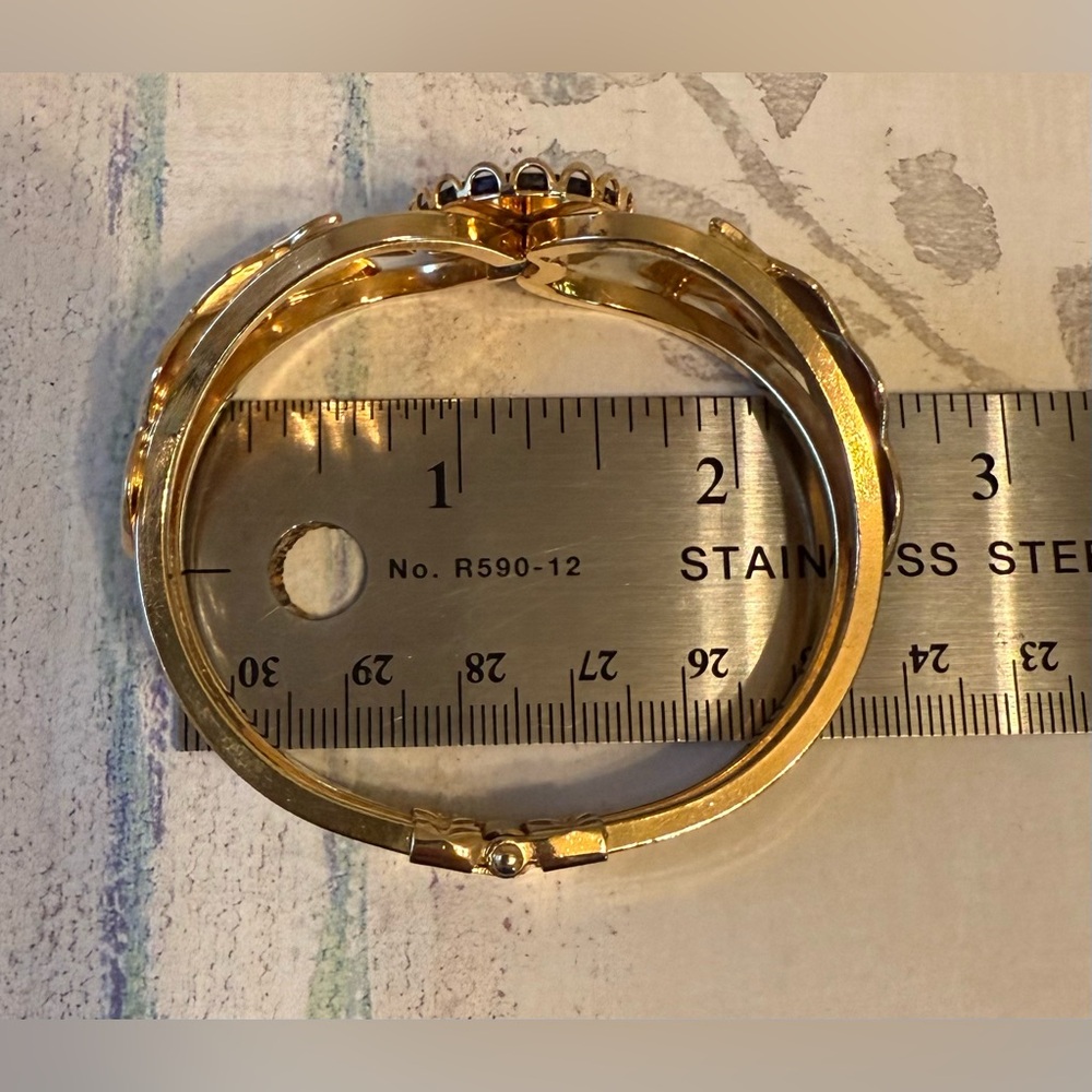 Vintage Gold Tone Hinged Bangle Bracelet w/Gemstone - Picture 11 of 16